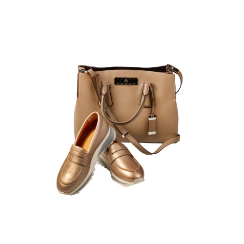 الحقائب والأحذية